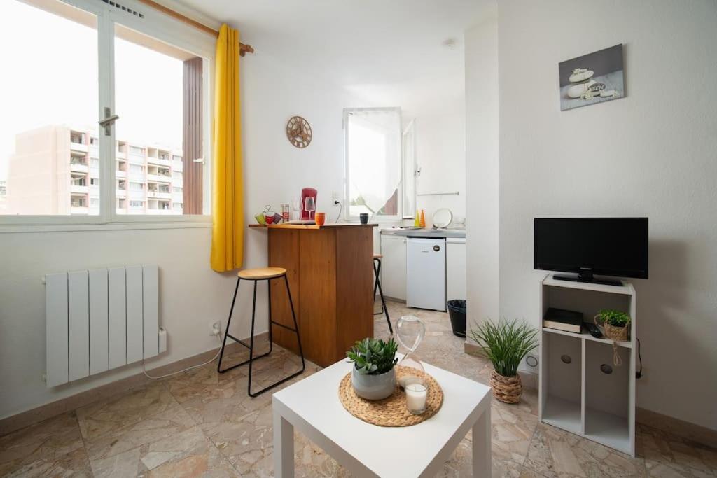 Fully Equipped Apartment Ideal For 2 People Марсилия Екстериор снимка